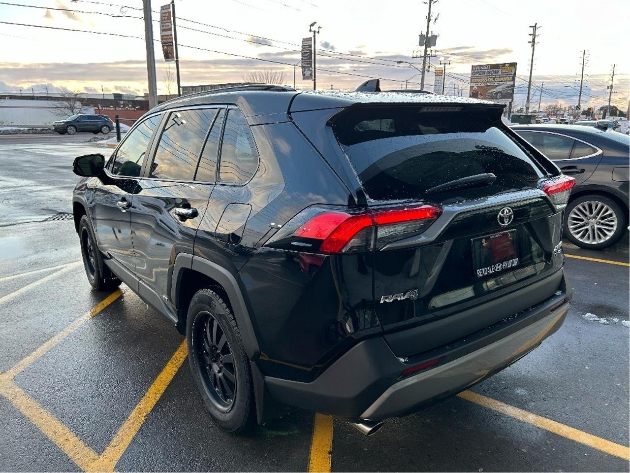 2025 Toyota RAV4 Hybrid Limited AWD   CLEAN CARFAX   ONE OWNER Photo