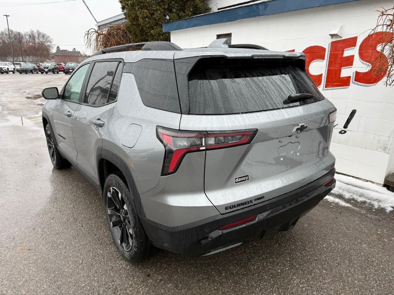 2025 Chevrolet Equinox RS 4dr All-Wheel Drive Photo4