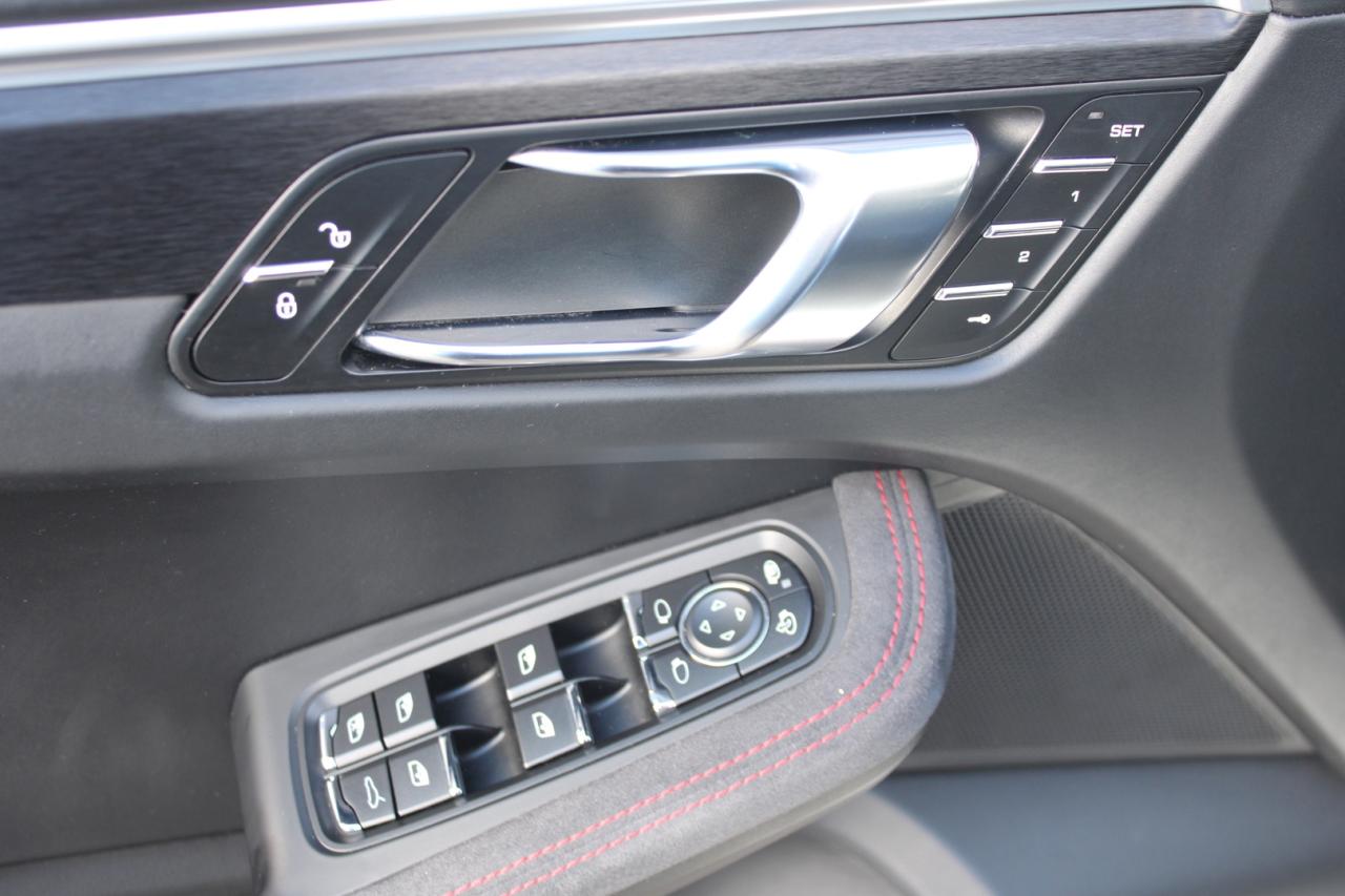 2018 Porsche Macan GTS   No Accident   Clean Carfax   Safety Included Photo