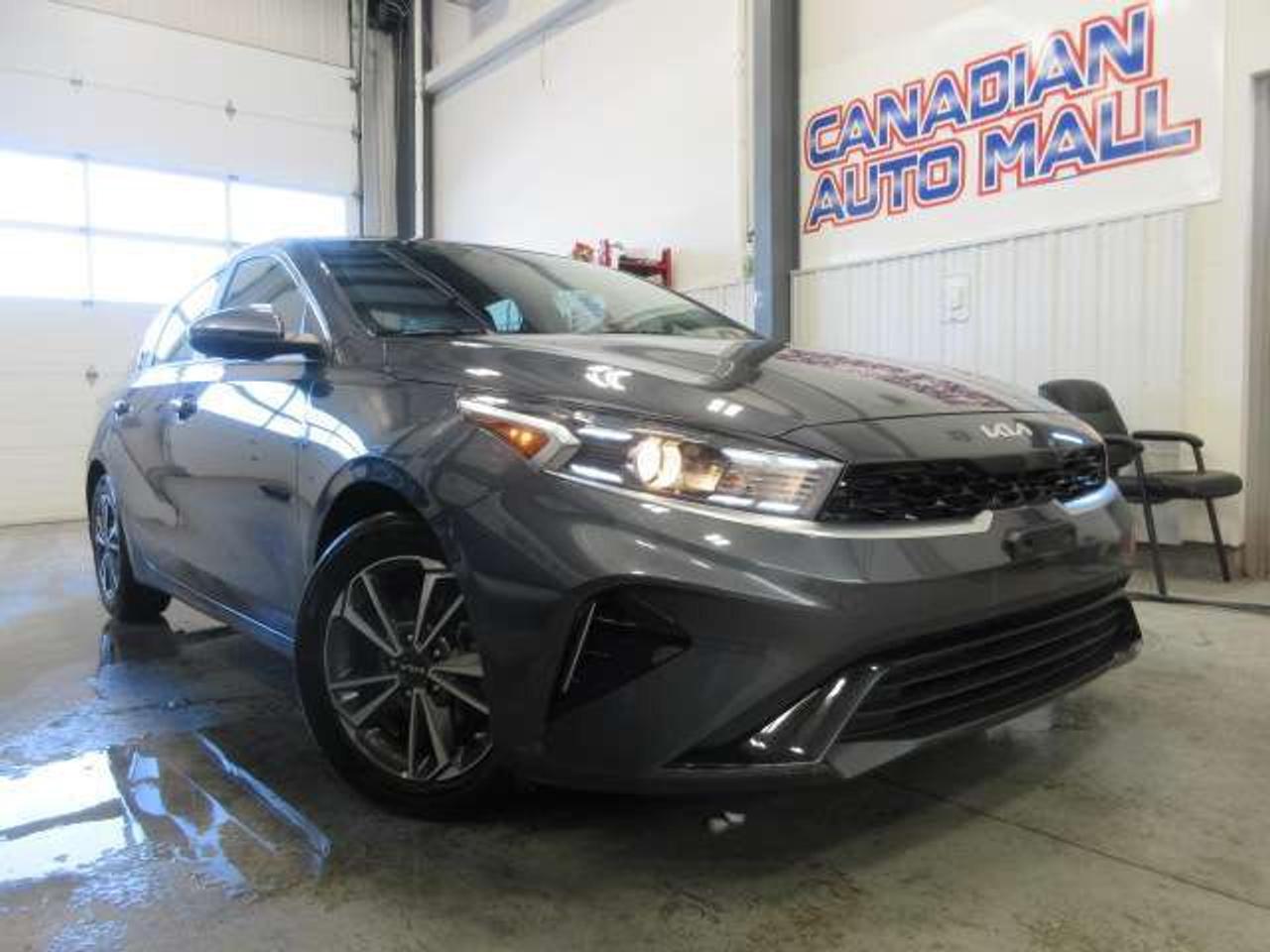 2024 Kia Forte EX, ALLOYS, A/C, HTD. SEATS, APPLE/ANDROID, 44K! Photo