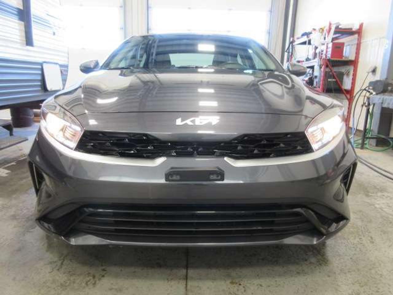 2024 Kia Forte EX, ALLOYS, A/C, HTD. SEATS, APPLE/ANDROID, 44K! Photo2