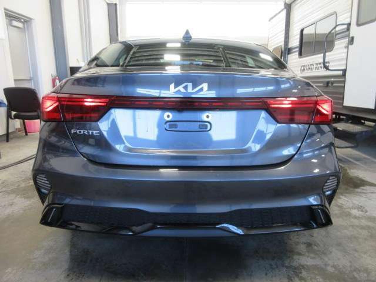 2024 Kia Forte EX, ALLOYS, A/C, HTD. SEATS, APPLE/ANDROID, 44K! Photo