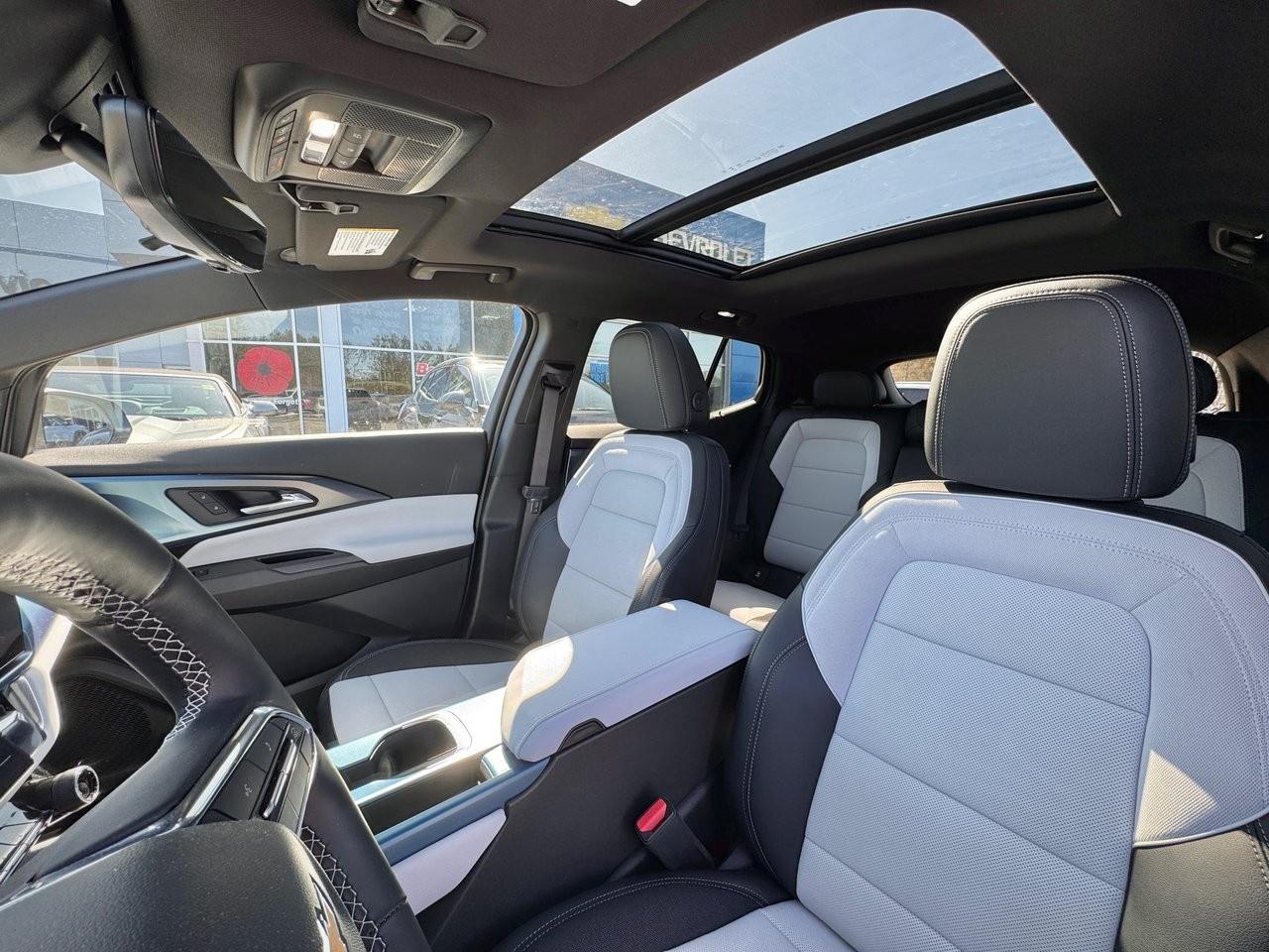 2025 Chevrolet Equinox EV 4dr LT Photo