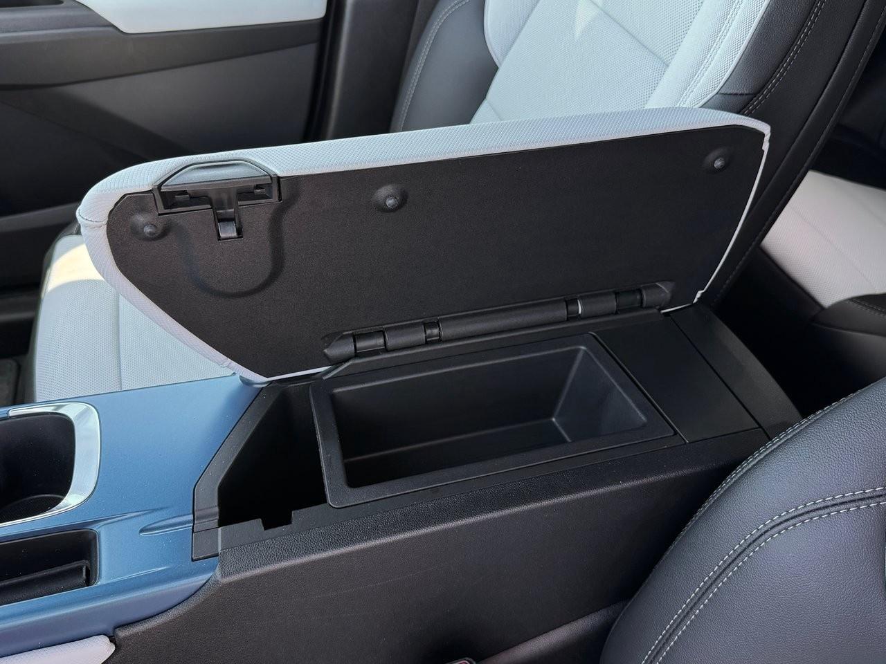 2025 Chevrolet Equinox EV 4dr LT Photo