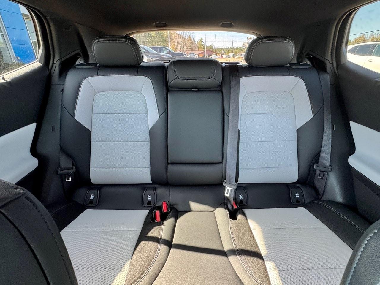 2025 Chevrolet Equinox EV 4dr LT Photo