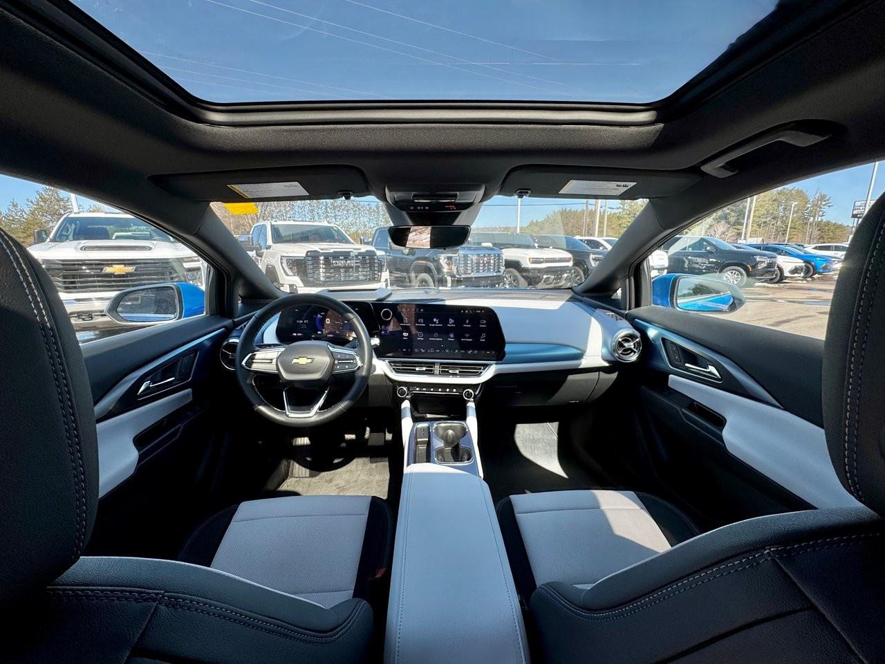 2025 Chevrolet Equinox EV 4dr LT Photo