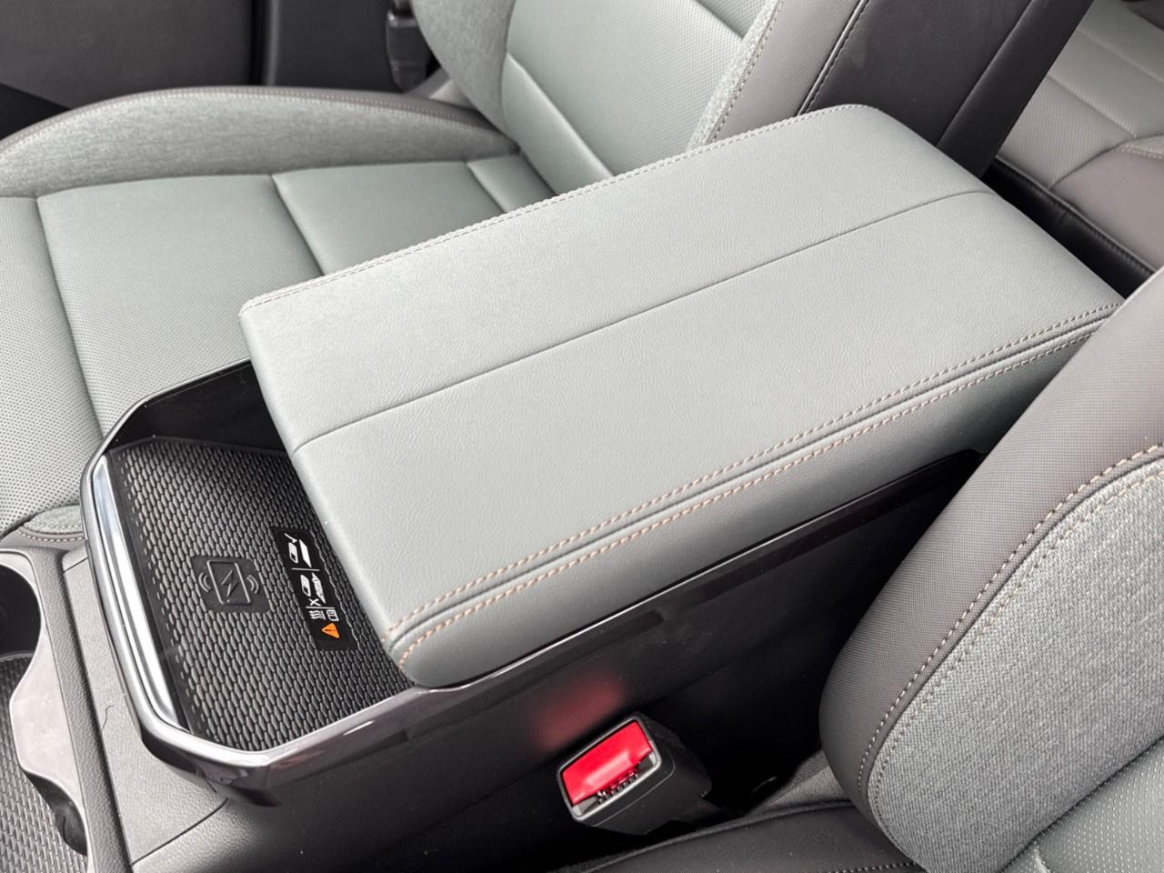 2026 GMC Terrain AWD AT4 Photo