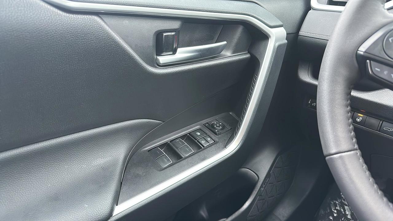 2025 Toyota RAV4 XLE Photo