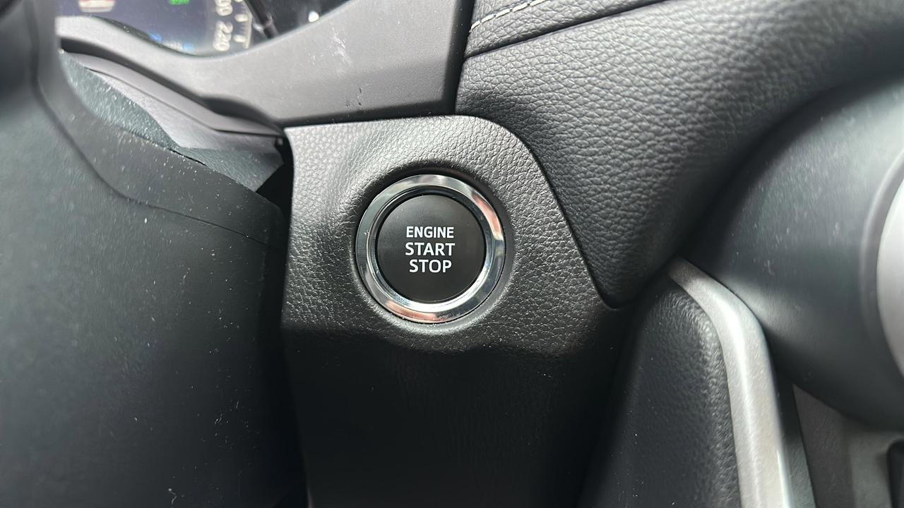 2025 Toyota RAV4 XLE Photo