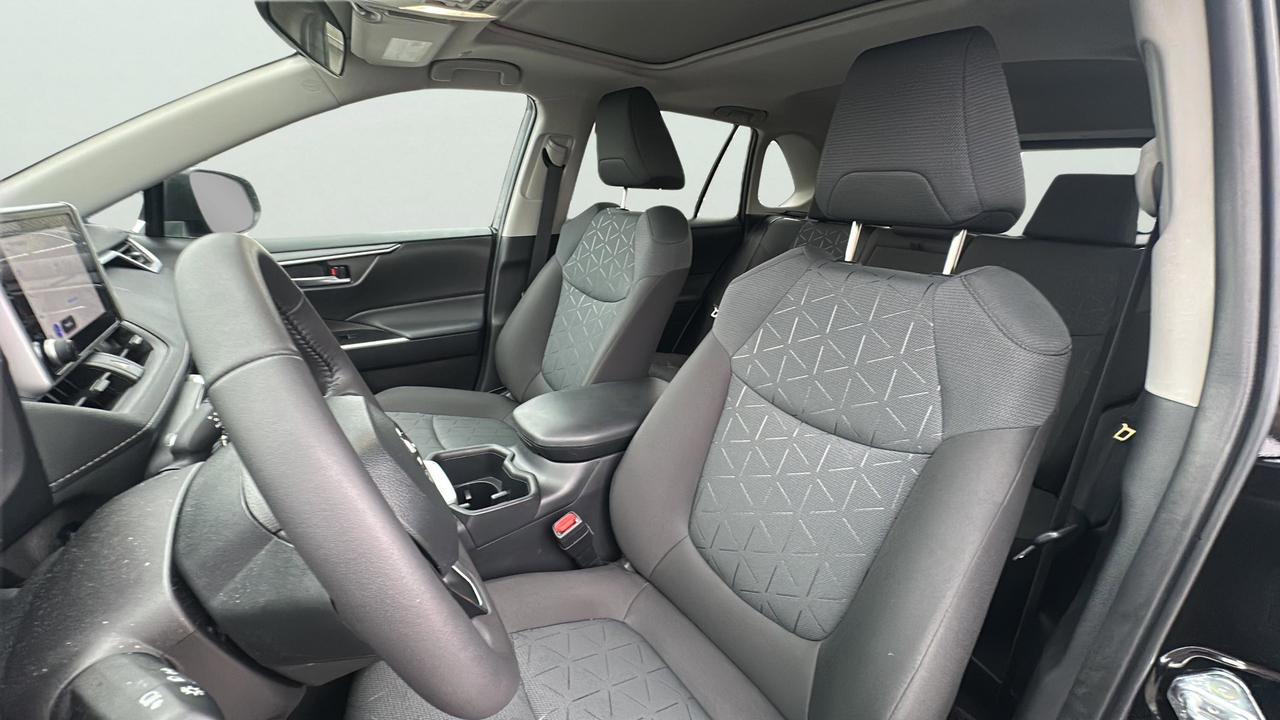 2025 Toyota RAV4 XLE Photo