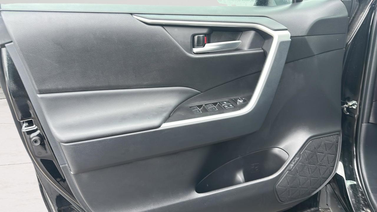 2025 Toyota RAV4 XLE Photo