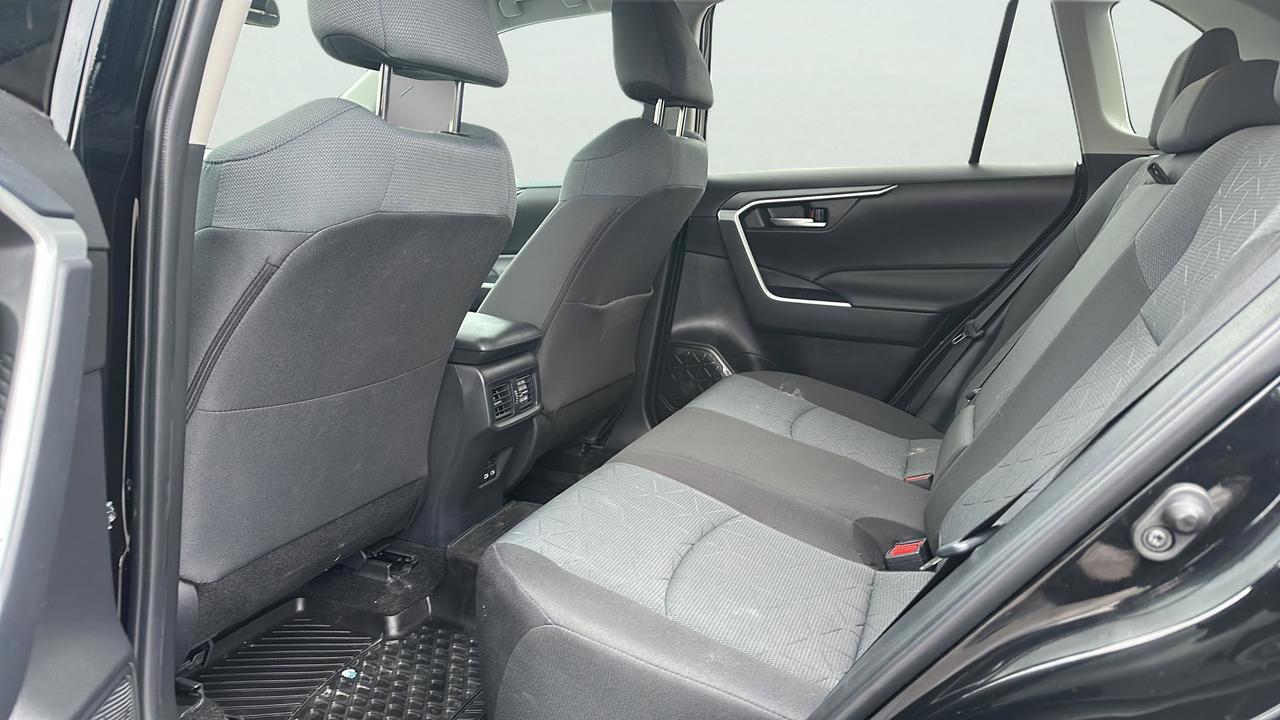 2025 Toyota RAV4 XLE Photo