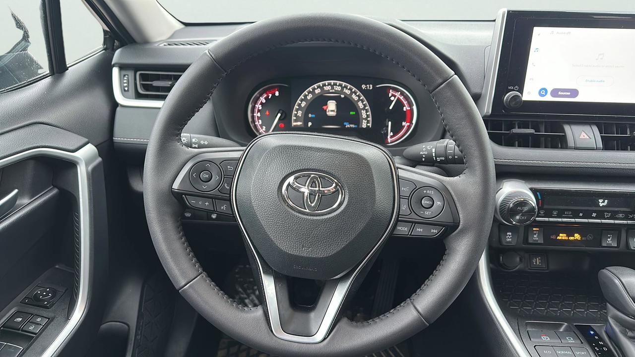 2025 Toyota RAV4 XLE Photo