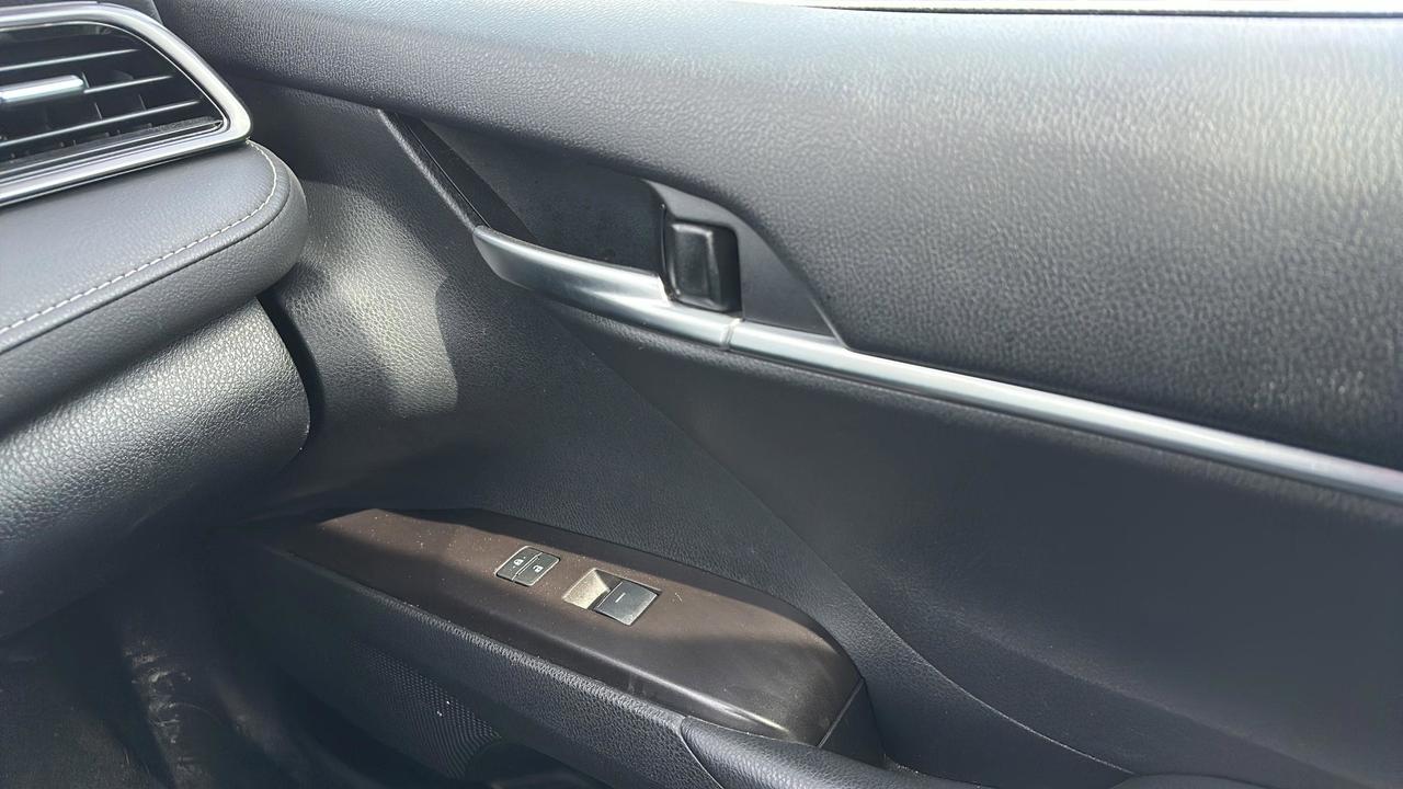 2024 Toyota Camry SE Photo