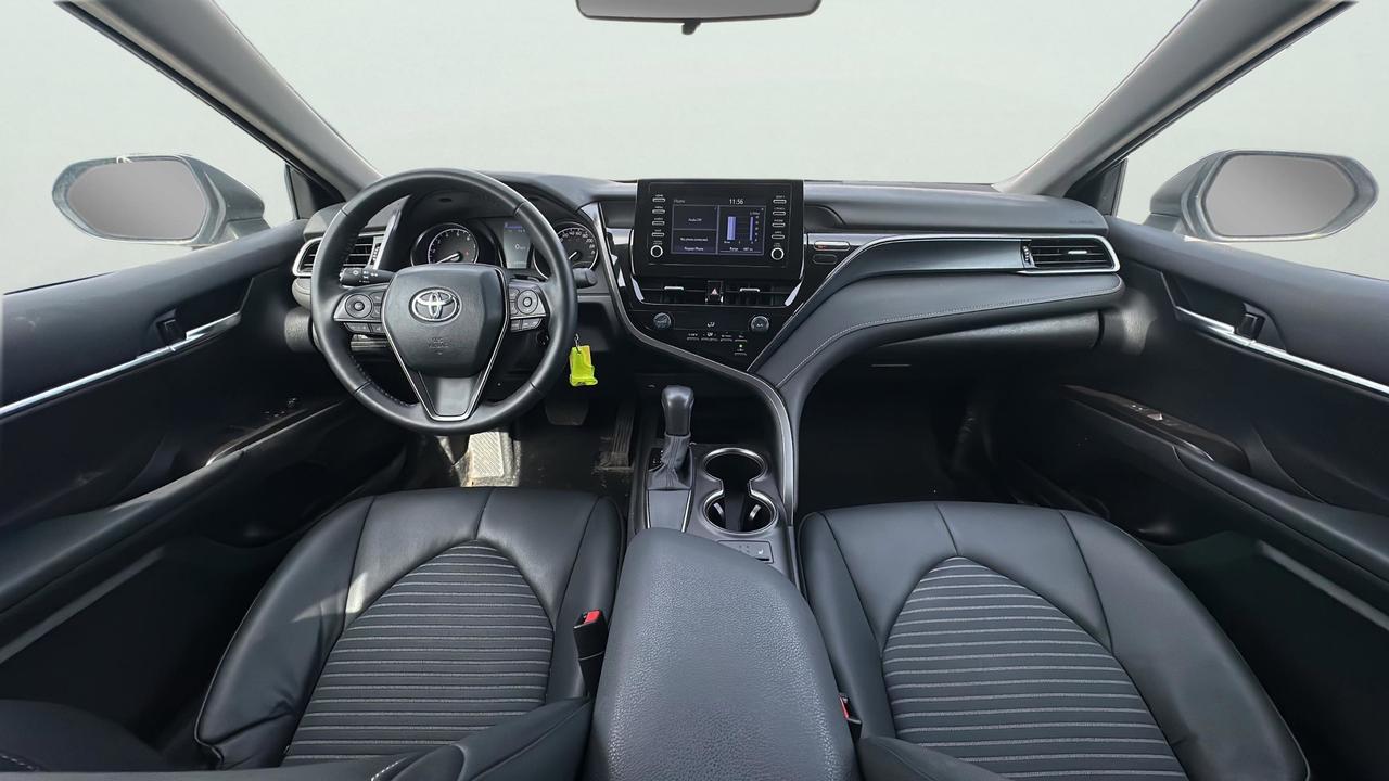 2024 Toyota Camry SE Photo