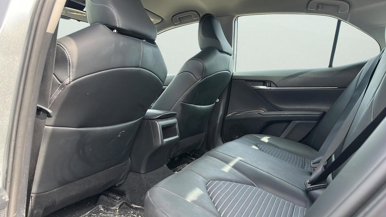 2024 Toyota Camry SE Photo