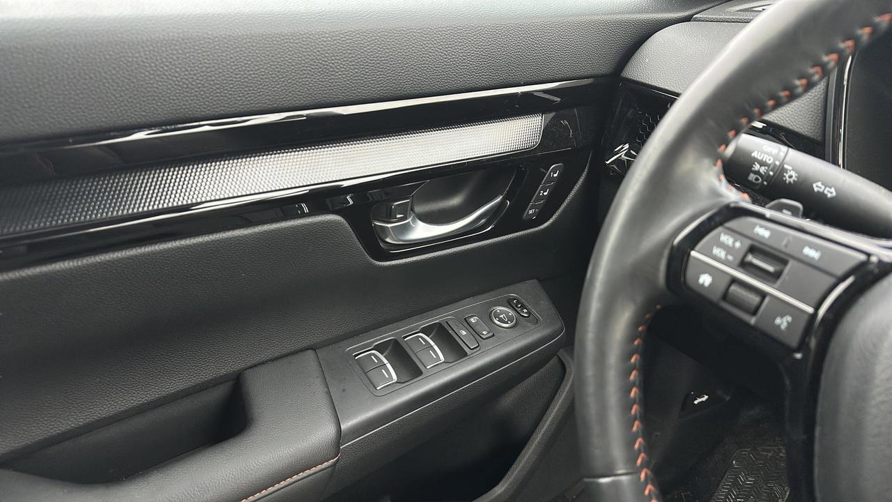 2023 Honda CR-V Hybrid Touring Photo