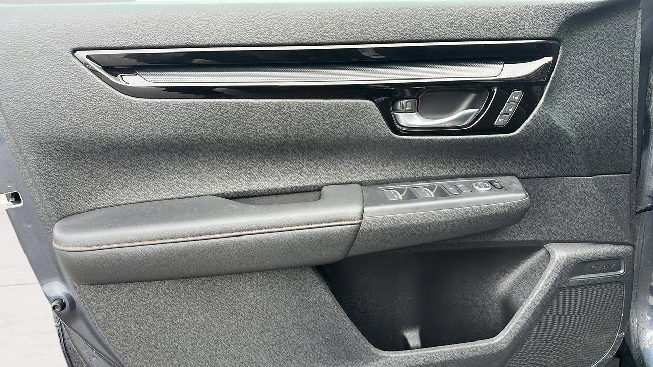 2023 Honda CR-V Hybrid Touring Photo