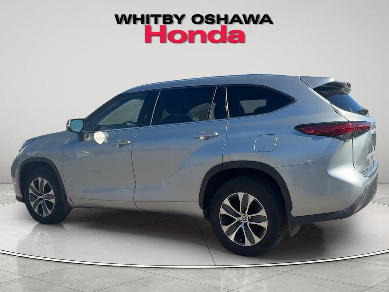 2020 Toyota Highlander XLE Photo3