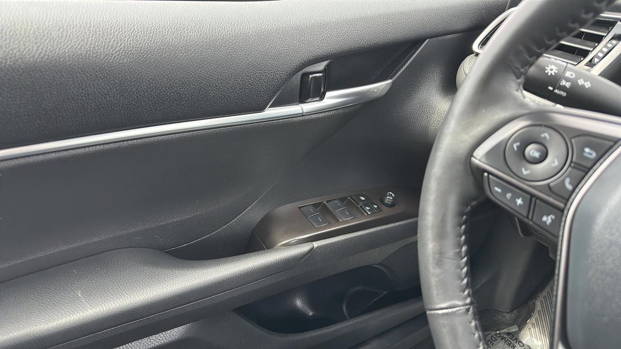 2024 Toyota Camry SE Photo