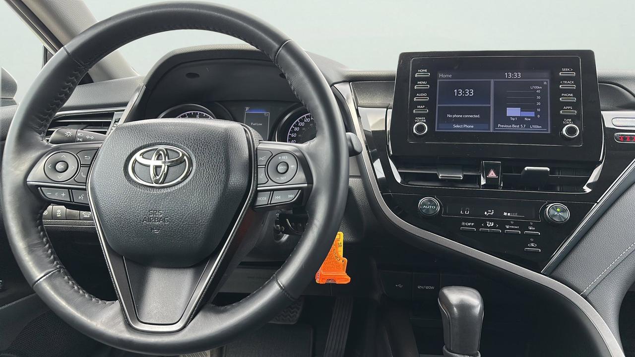 2024 Toyota Camry SE Photo
