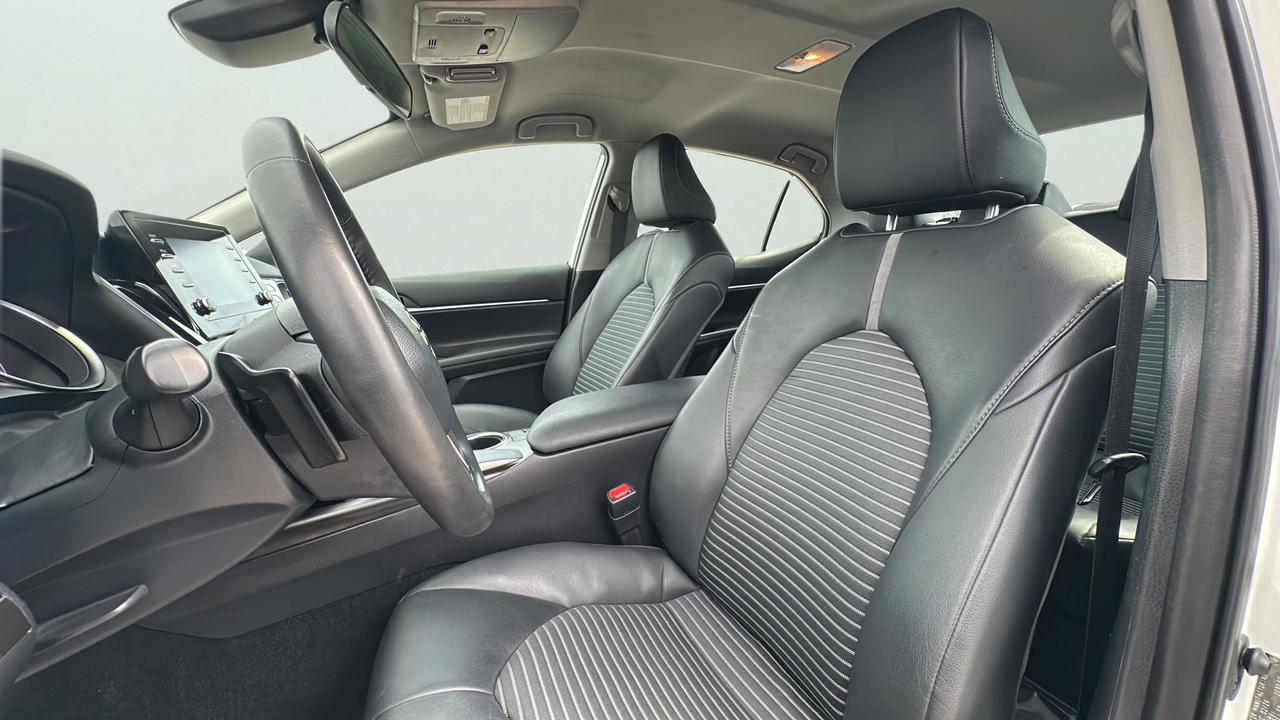 2024 Toyota Camry SE Photo