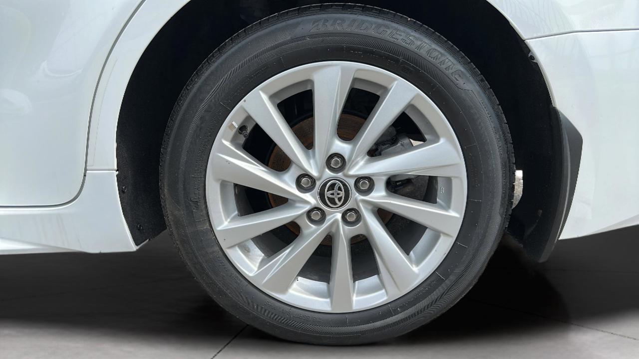 2024 Toyota Camry SE Photo