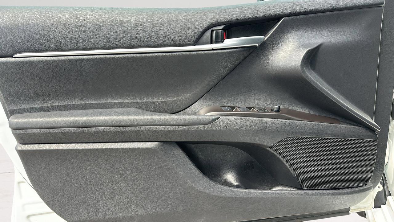 2024 Toyota Camry SE Photo