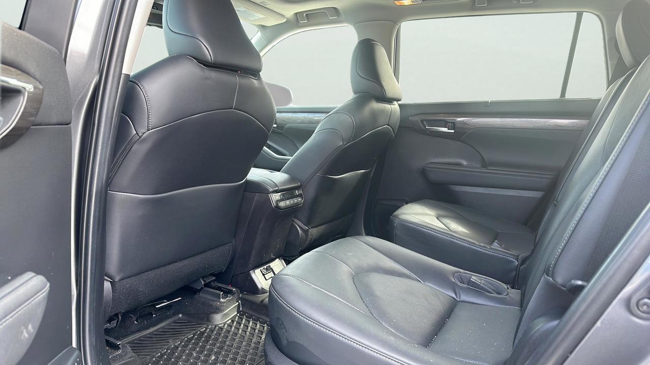 2023 Toyota Highlander LIMITED  Photo