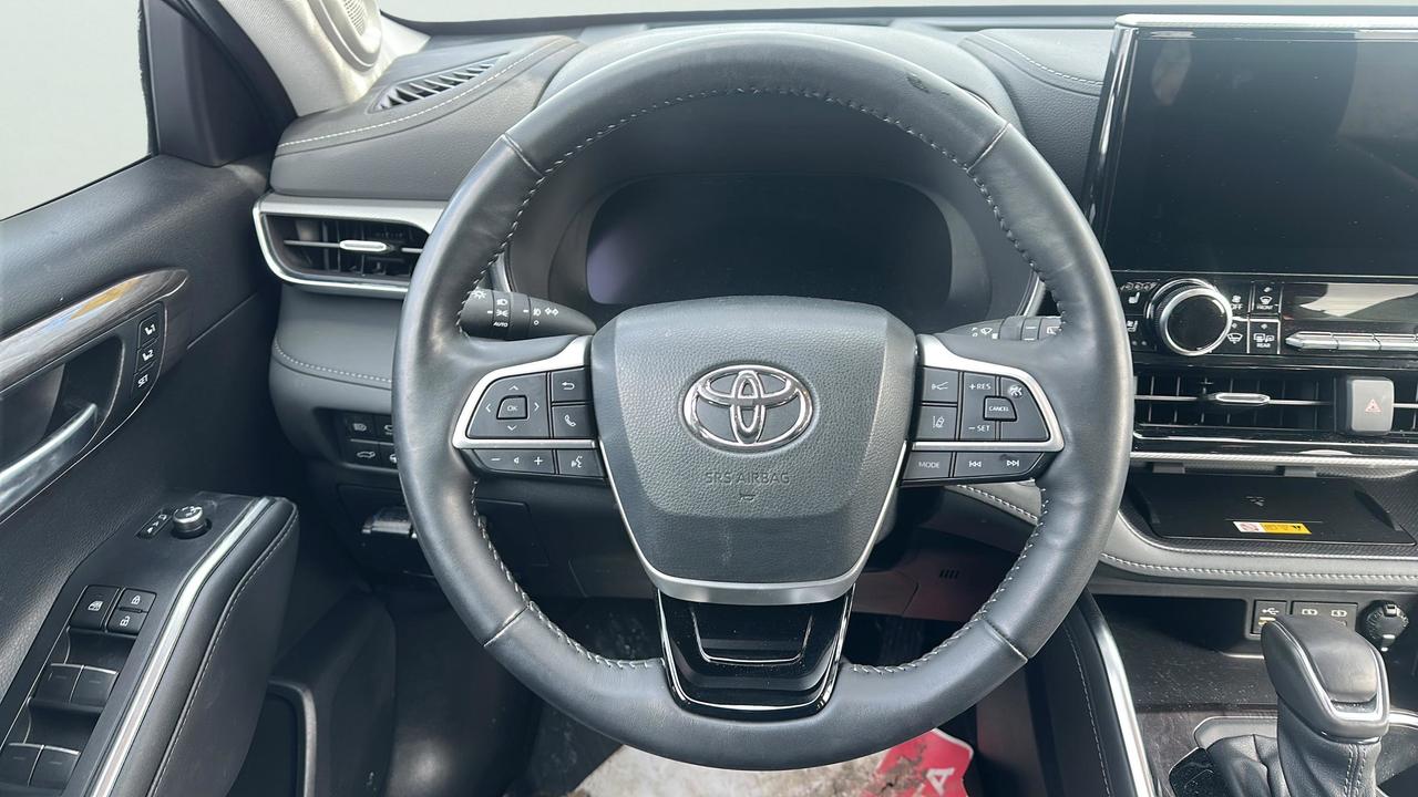 2023 Toyota Highlander LIMITED  Photo