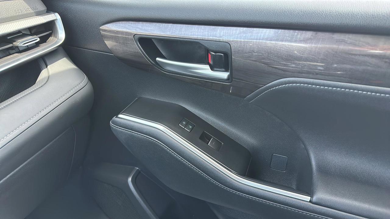 2023 Toyota Highlander LIMITED  Photo