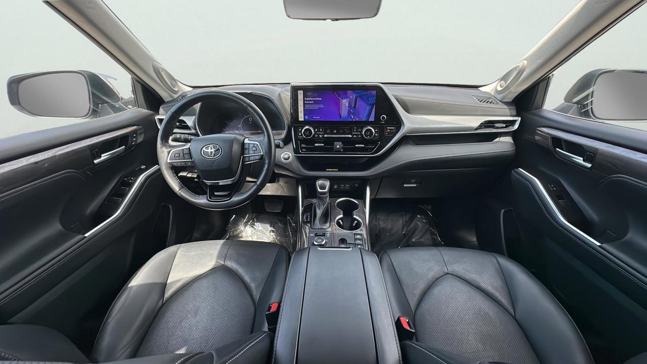 2023 Toyota Highlander LIMITED  Photo