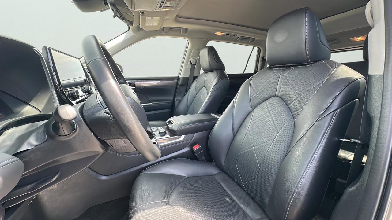 2023 Toyota Highlander LIMITED  Photo