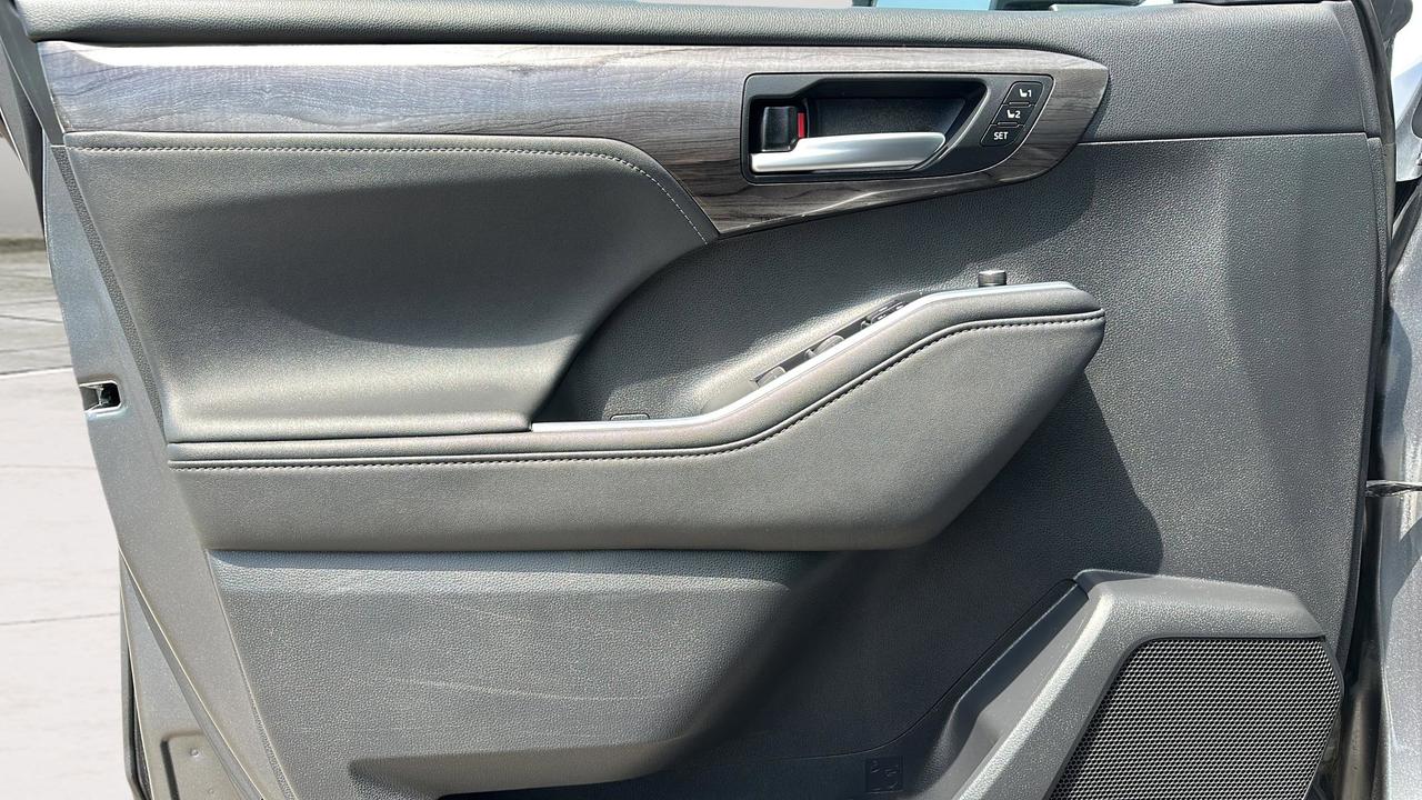 2023 Toyota Highlander LIMITED  Photo