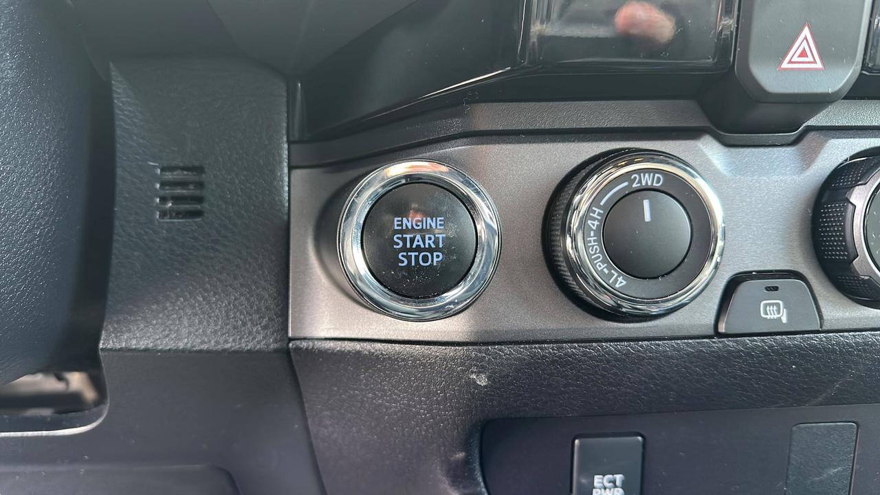 2017 Toyota Tacoma TRD Sport Photo