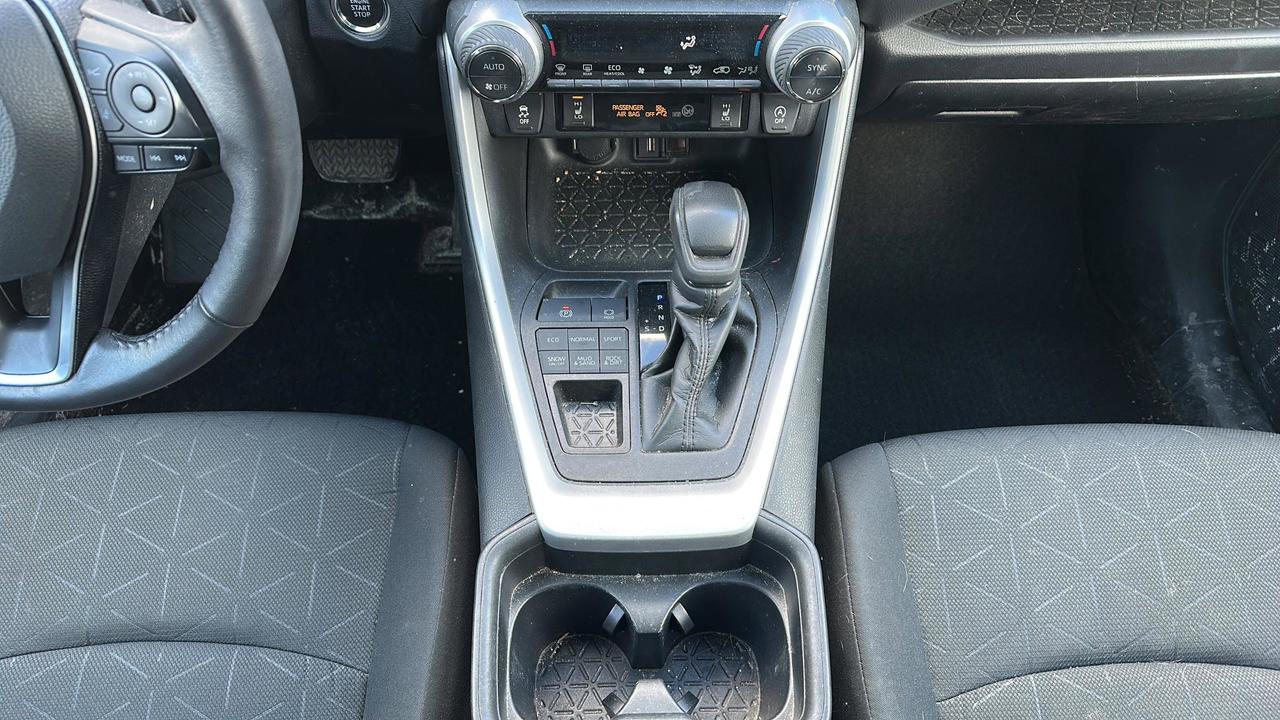 2021 Toyota RAV4 XLE Photo