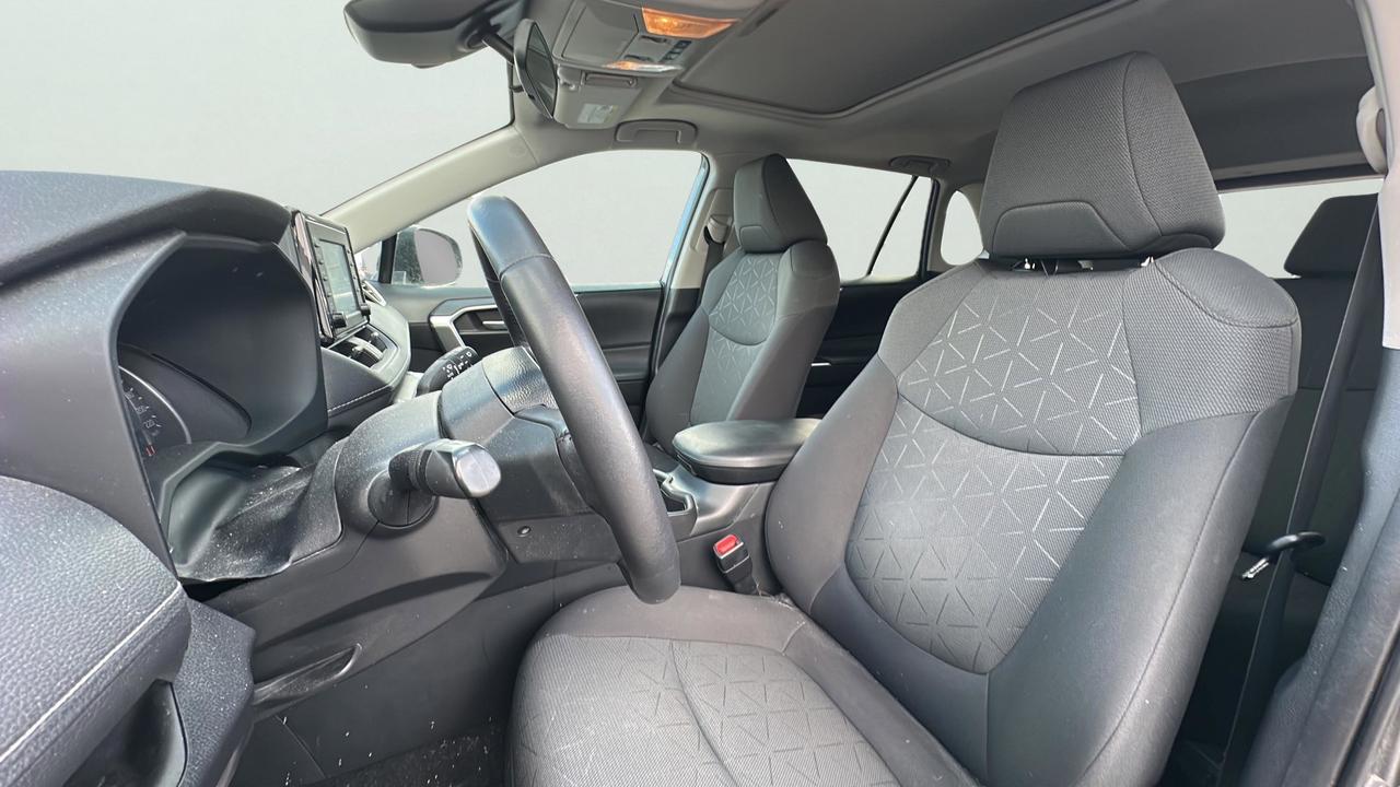 2021 Toyota RAV4 XLE Photo