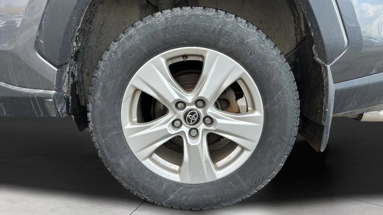 2021 Toyota RAV4 XLE Photo