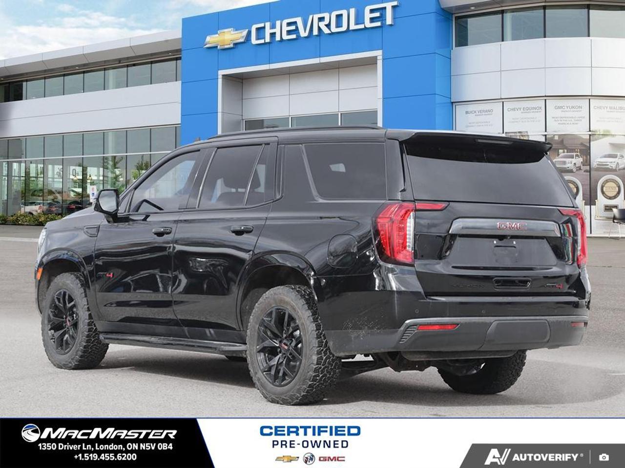 2023 GMC Yukon AT4 4X4 Photo3