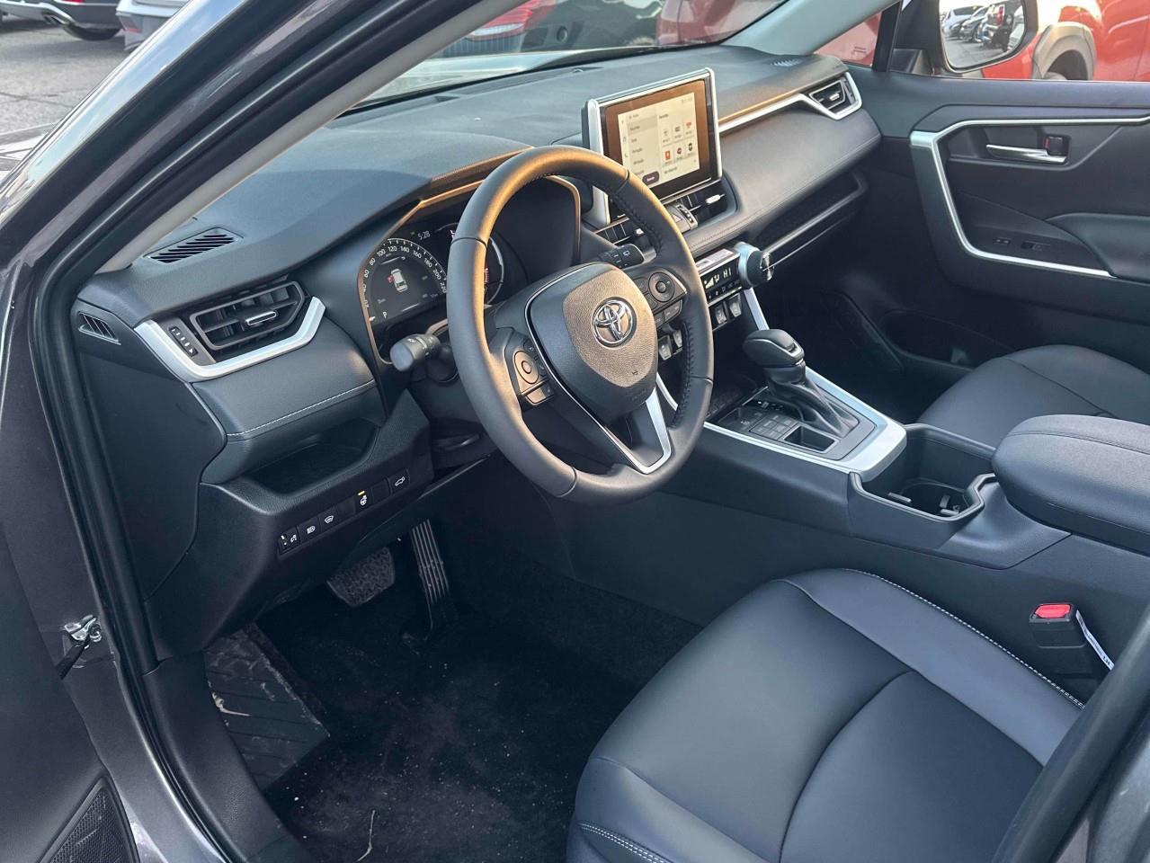 2025 Toyota RAV4 XLE 4dr All-wheel Drive Photo