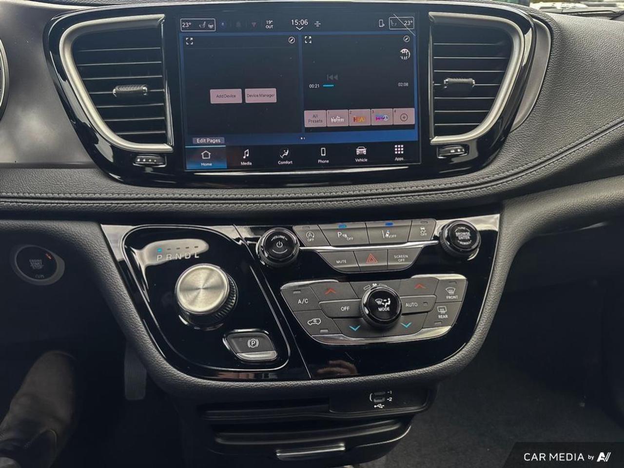 2026 Chrysler Pacifica Select All-Wheel Drive Passenger Van Photo