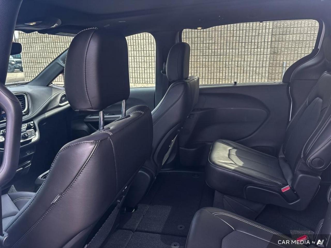 2026 Chrysler Pacifica Select All-Wheel Drive Passenger Van Photo