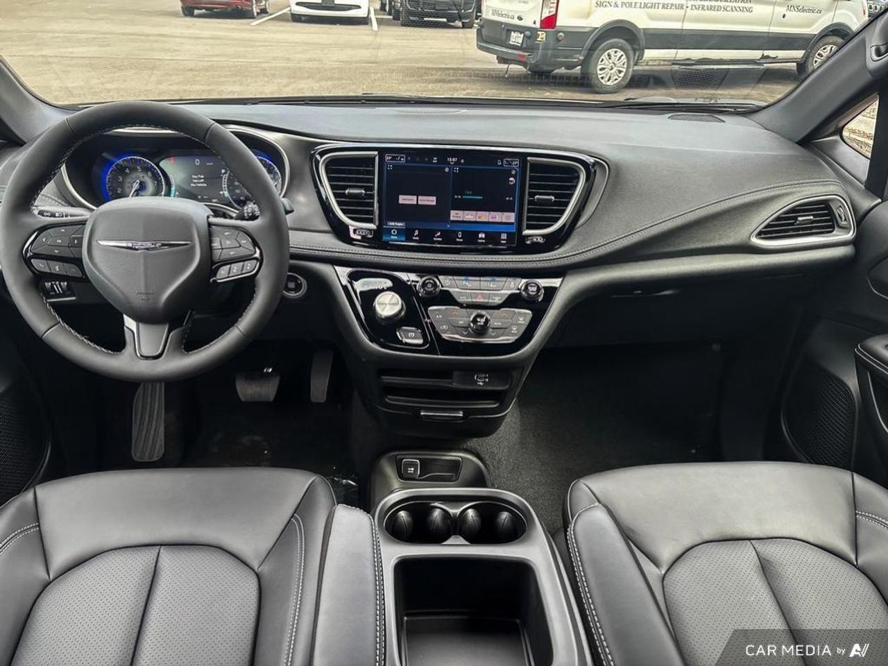 2026 Chrysler Pacifica Select All-Wheel Drive Passenger Van Photo