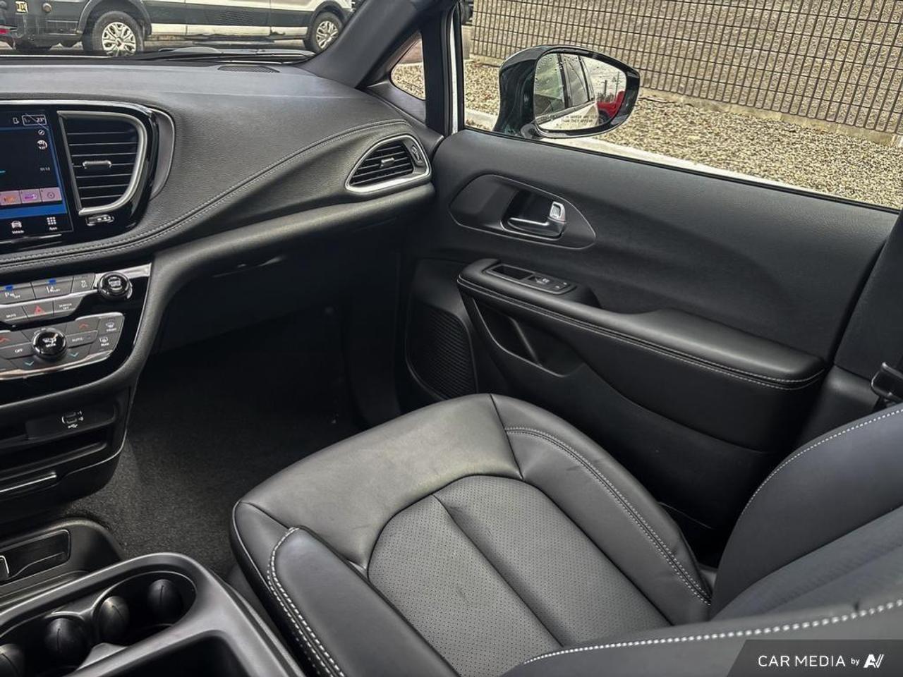 2026 Chrysler Pacifica Select All-Wheel Drive Passenger Van Photo