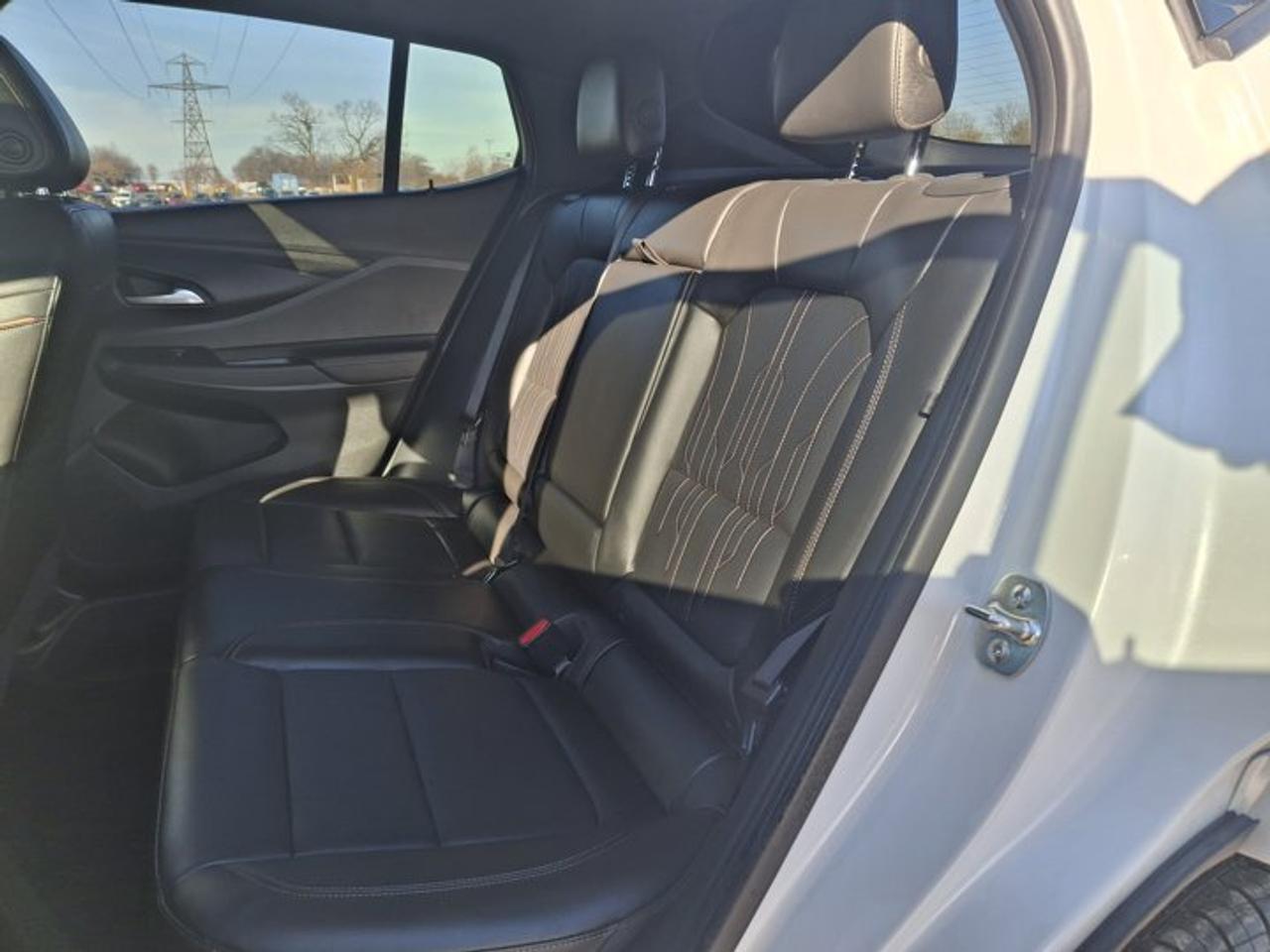 2025 Buick Envista Avenir | Leather | Sunroof | Heated Wheel + Seats | Power Liftgate | Wireless CarPlay and More ! Photo