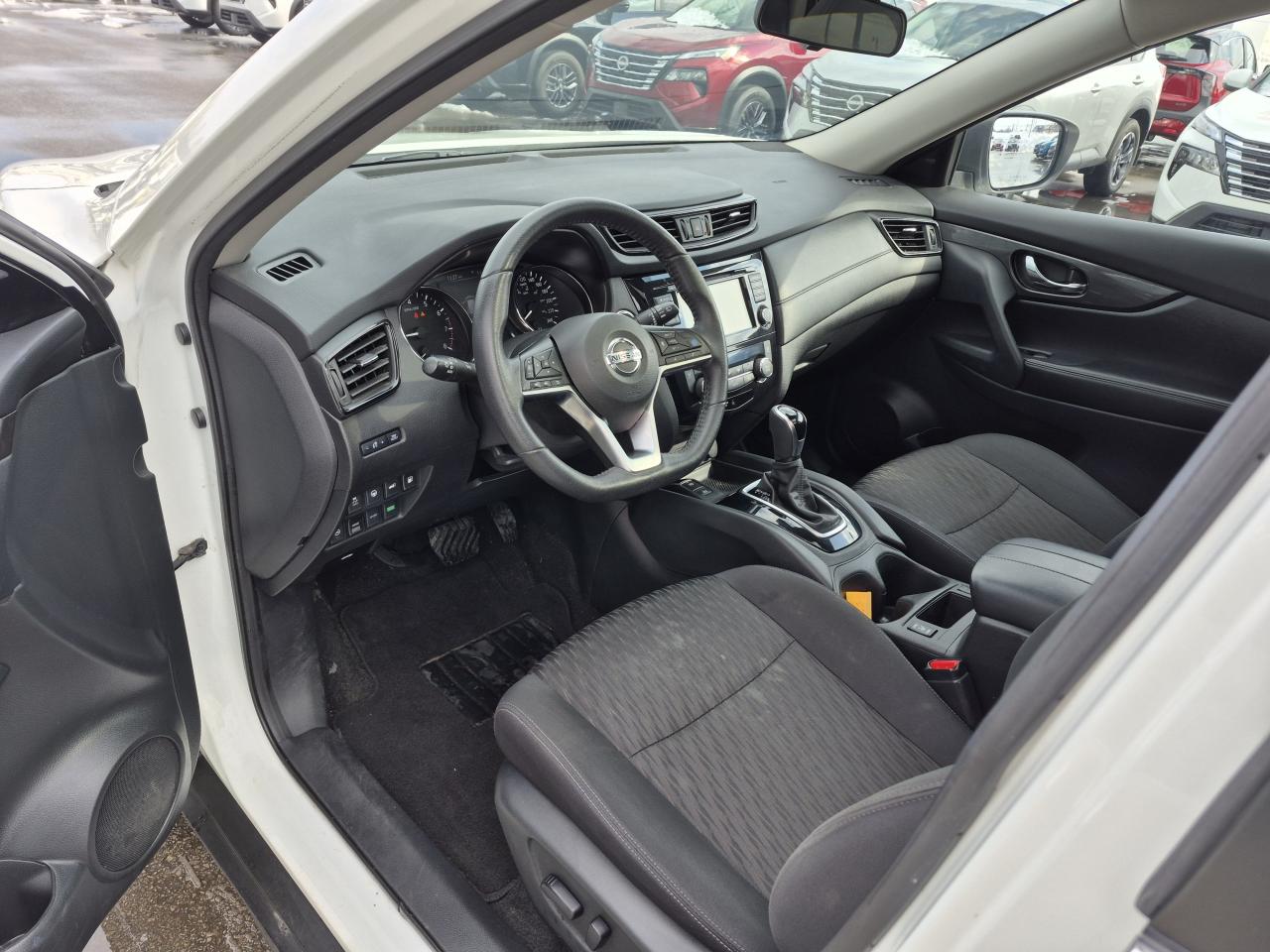 2020 Nissan Rogue SV MOONROOF +TECHNOLOGY Photo6