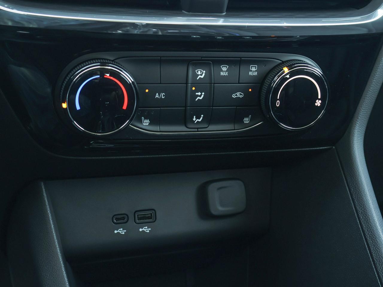 2026 Buick Encore GX Sport Touring Photo