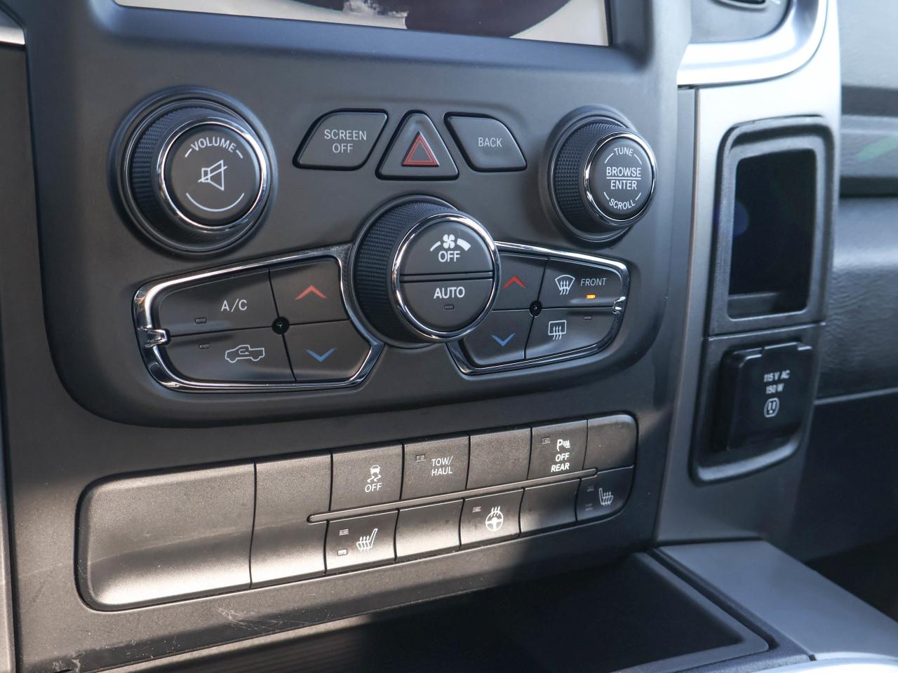 2021 RAM 1500 Classic WARLOCK Photo