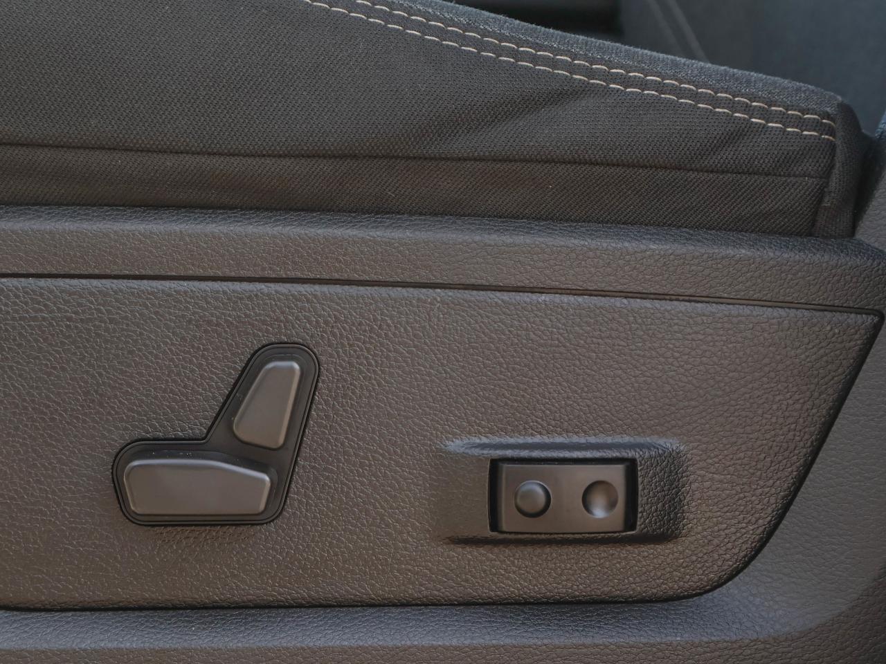 2021 RAM 1500 Classic WARLOCK Photo