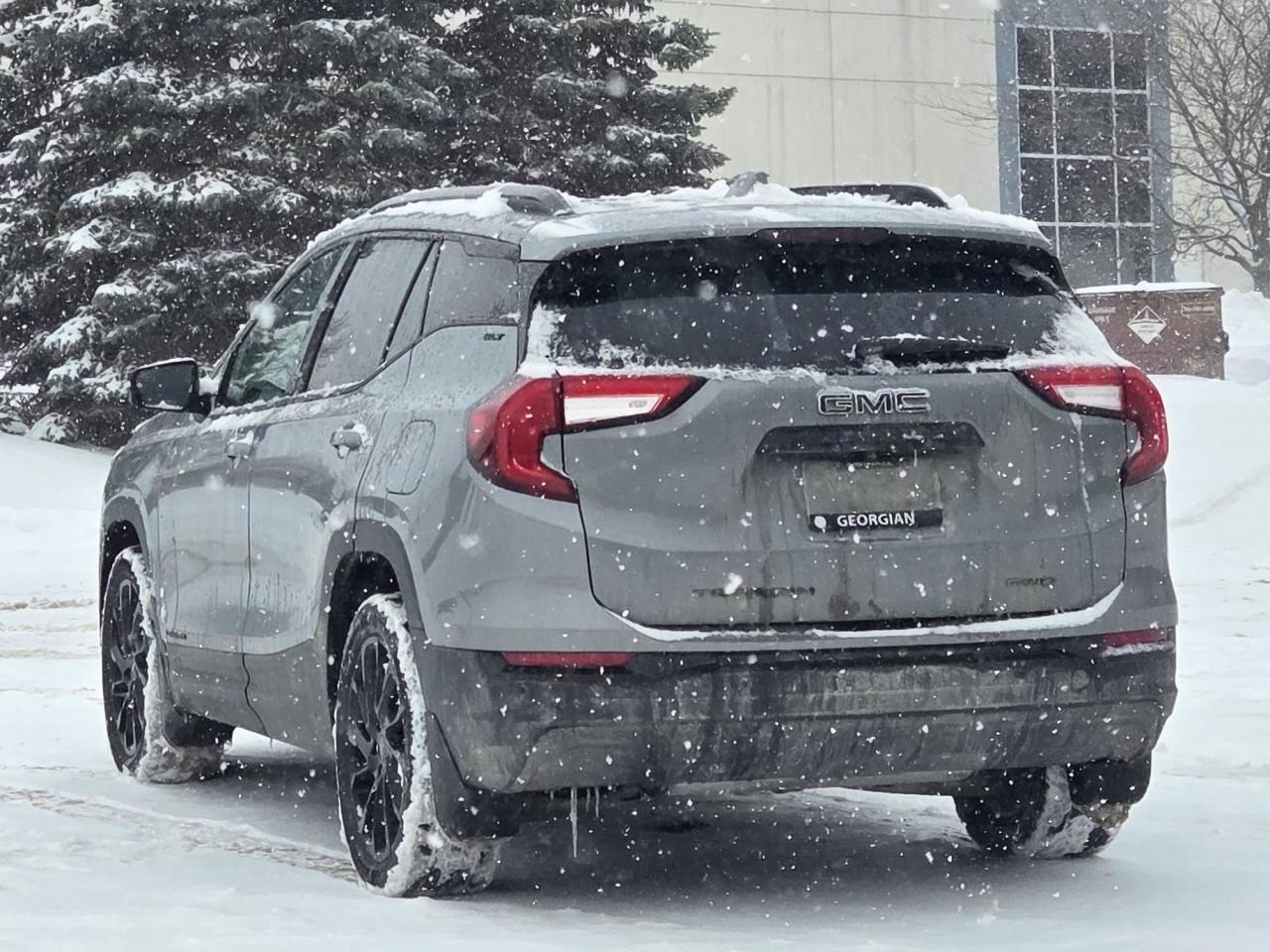 2023 GMC Terrain SLT Photo